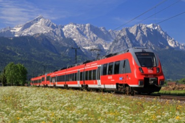 Bahn fahren ist aus ökologischer Sicht eine gute Alternative für die Langstrecke. (Quelle: © Deutsche Bahn AG)