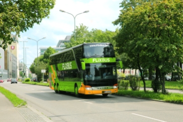 Günstige Alternative für längere Fahrten: Langstreckenbusse (Quelle: © FlixMobility GmbH)