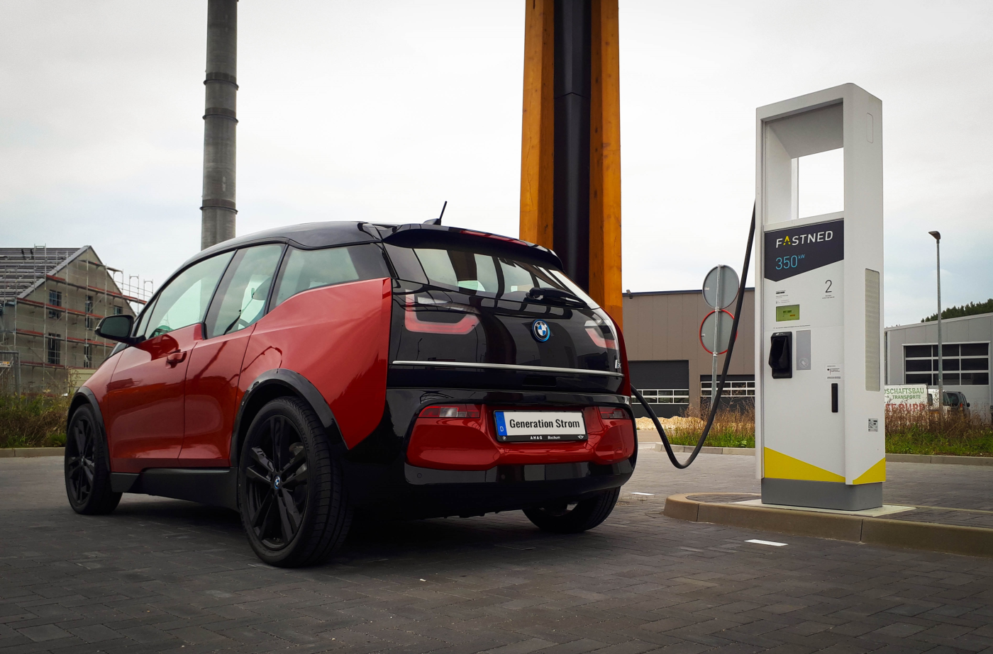 BMW i3s an Fastned-Ladesäule