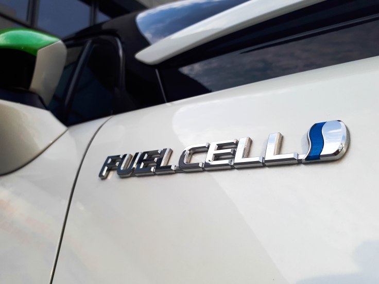 Fuelcell-Schriftzug am Toyota Mirai